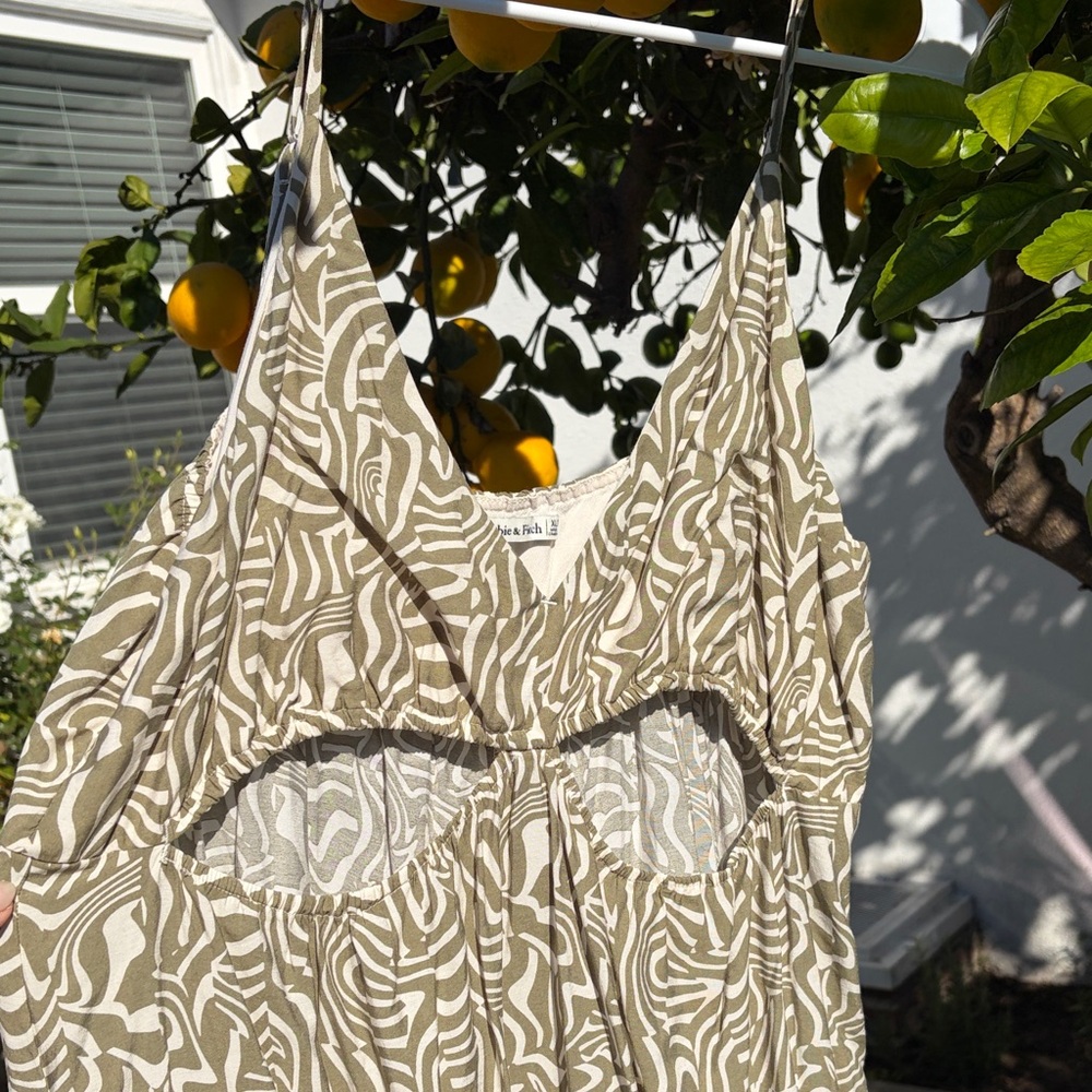 Abercrombie & Fitch Abstract Geometric Cut-Out Tiered Maxi Dress Green XLP